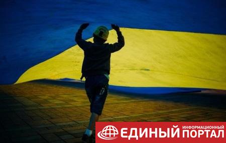 Украинцев станет в два раза меньше - Bloomberg