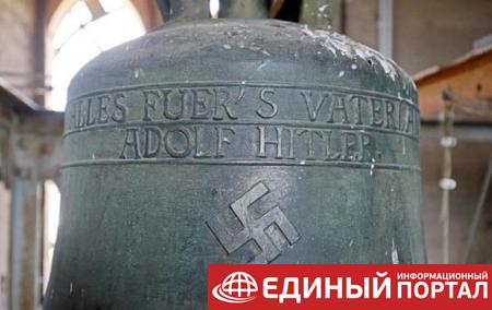 В Германии неизвестный стер в церкви свастику с "колокола Гитлера"