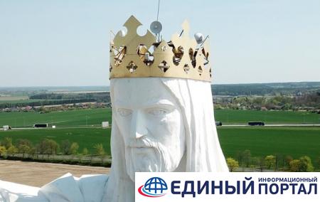 В Польше статуя Христа начала раздавать интернет