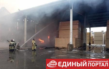 В РФ пожар на крупнейшем заводе тушили больше суток