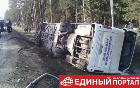 В России опрокинулся автобус с 40 детьми, есть жертвы