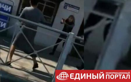 В России попала на видео драка вооруженных женщин