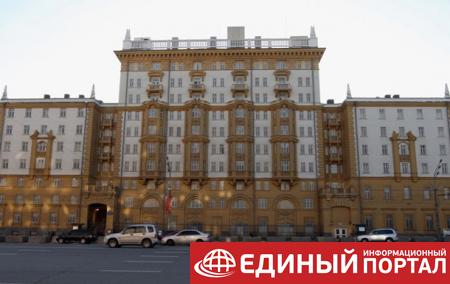 Высланные из РФ американские дипломаты покинули посольство в Москве