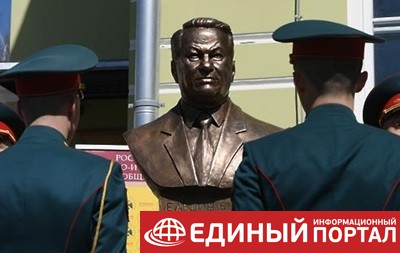 В Москве открыли бюст Бориса Ельцина