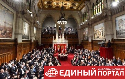 Парламент Канады требует извинений от Папы Римского