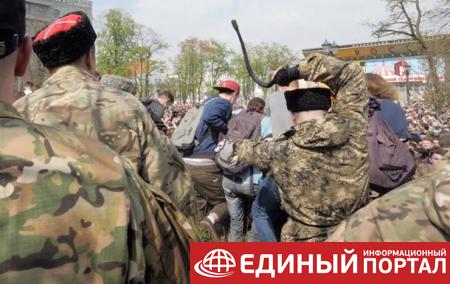 В РФ наказали поркой казаков, избивших нагайками митингующих