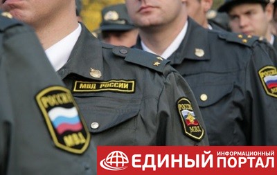 В РФ пьяные офицеры полиции устроили дуэль и попали в прохожего