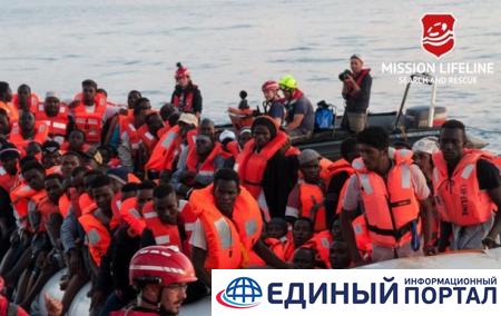 Италия вновь не пускает судно с беженцами в свои воды
