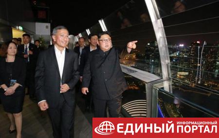 Ким Чен Ын прогулялся по ночному Сингапуру