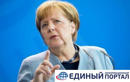 У Меркель опровергли информацию о срочном саммите по мигрантам