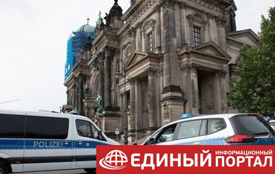 В Берлине полицейский открыл стрельбу в соборе