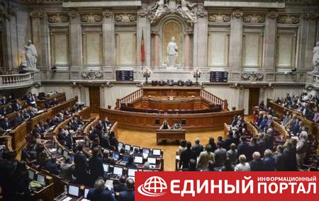 Парламент Португалии узаконил смену пола без заключения медиков