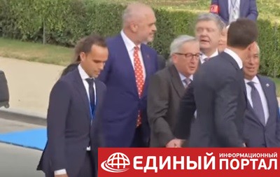 У Юнкерса объяснили его поведения на саммите НАТО