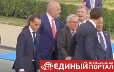 Юнкер не держался на ногах на саммите НАТО