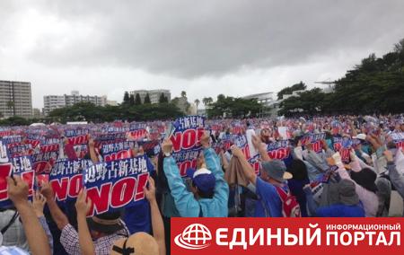 На Окинаве 70 тысяч протестовали против базы США