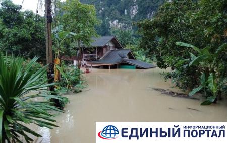 В Таиланде из-за шторма эвакуируют туристов