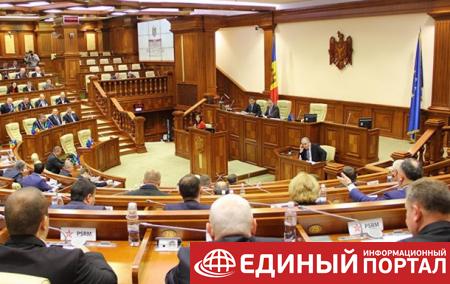Глава парламента Молдовы назначил министров вместо президента