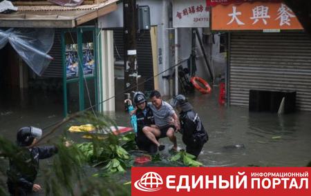 На юге Китая идет эвакуация из-за тайфуна Мангхут