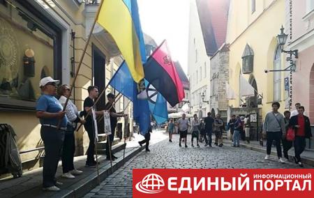 В Эстонии пикетировали посольство РФ в поддержку Сенцова
