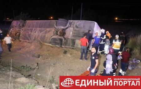 В Турции в ДТП с туристическим автобусом погибли шесть человек