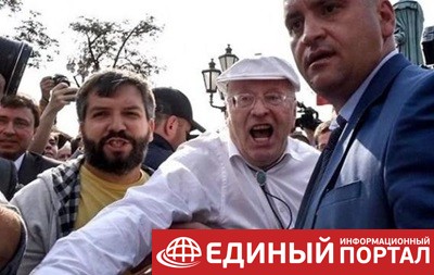 Жириновский избил участника митинга в Москве