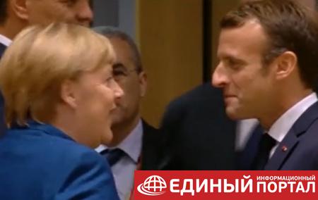 Меркель и Макрона заметили в баре Брюсселя