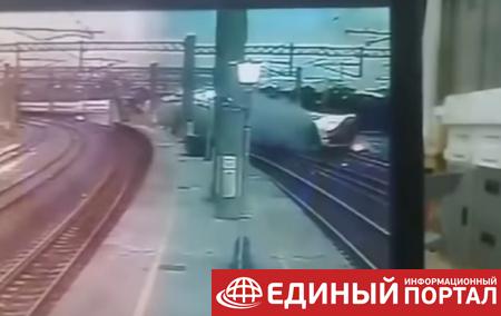 Появилось видео крушения поезда на Тайване