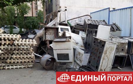 Туркменских учителей обязывают сдавать по 200 кг металлолома - СМИ