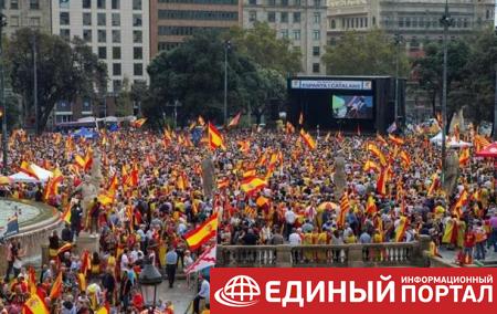 В Барселоне провели марш за единство с Испанией