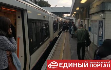 В Лондоне мужчина с ножом напал на пассажира поезда