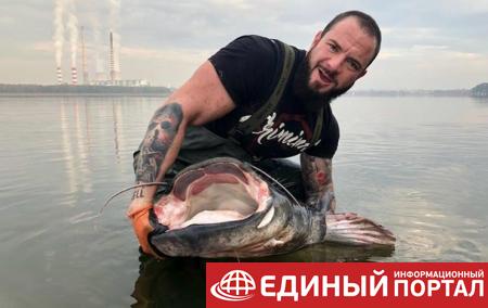 В Польше рыбак поймал сома весом более 100 кг