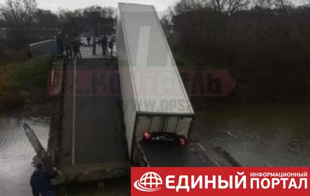 В России рухнул автомобильный мост, есть погибший