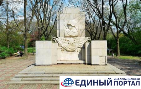 В Варшаве снесли памятник Благодарности советским солдатам