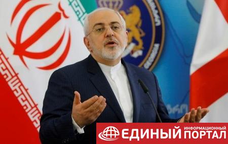Иран: Под санкции США попали затонувший танкер и лопнувший банк