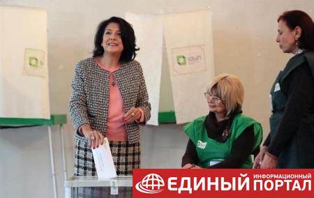 На выборах президента Грузии побеждает независимый кандидат – опрос