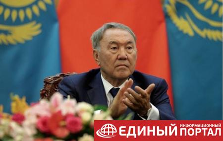 Назарбаев посоветовал недовольным жизнью погулять по кладбищу