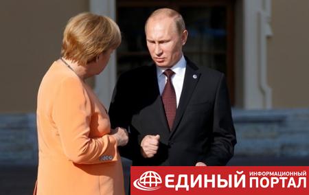 Путин попросил Меркель "повлиять" на Украину