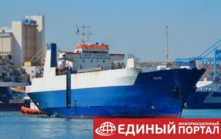 В Ливии освободили с захваченного судна трех украинских моряков