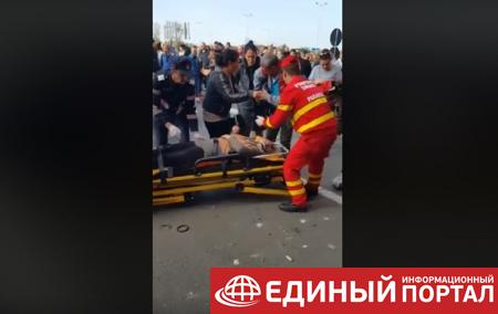 В Румынии авто влетело в людей в торговом центре