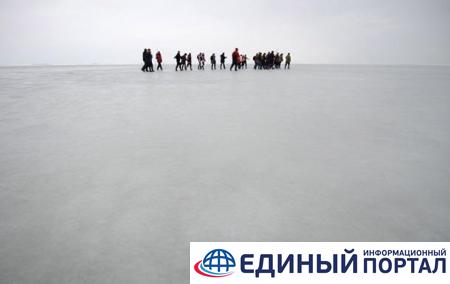 В Якутии восемь человек унесло в море на льдине