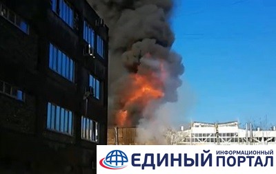 В России горит завод по производству жидкости для розжига
