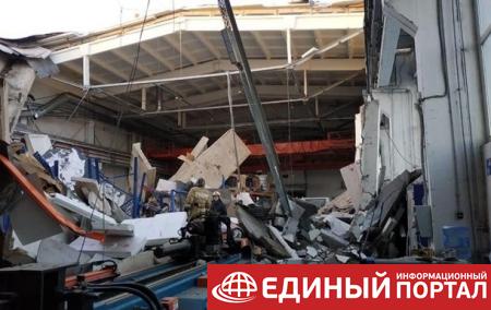 Обрушение крыши завода попало на видео