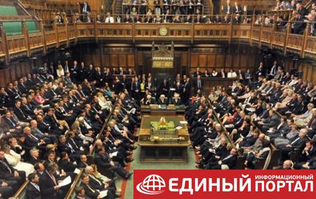 Парламент Британии собирается на срочные дебаты