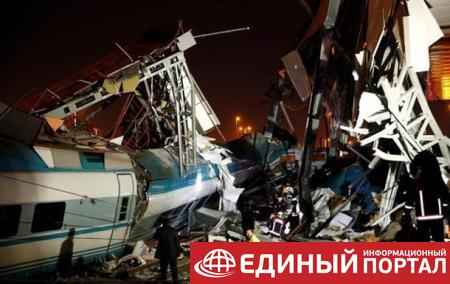 При аварии поезда в Анкаре погибли девять человек