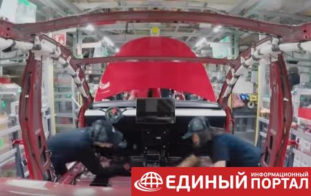 Сборку Tesla Model 3 показали на видео