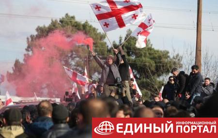 В Грузии прошли протесты против новоизбранного президента
