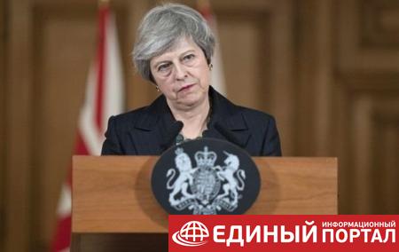 В парламенте Британии Мэй обозвали "глупой женщиной"