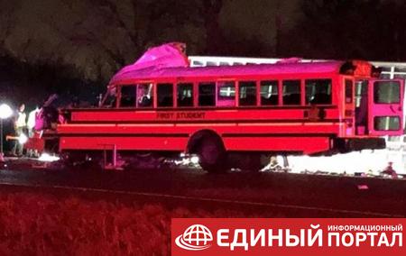 В США при аварии со школьным автобусом погибли два человека