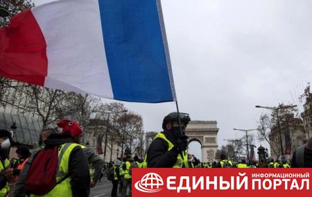 Выросло число пострадавших при протестах в Париже
