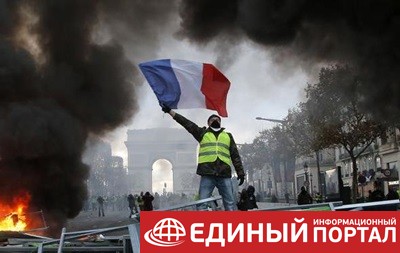Париж заявил о поддержке "желтых жилетов" из-за рубежа